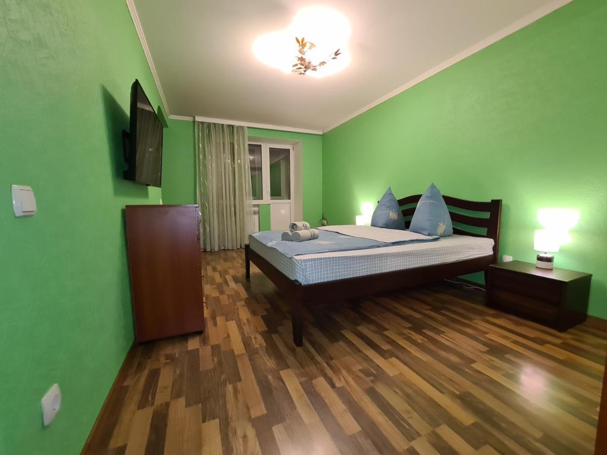 1-Room View Apartment Near Inturist On Sobornyi Avenue 143, By Grandhome Zaporizhia Exterior foto