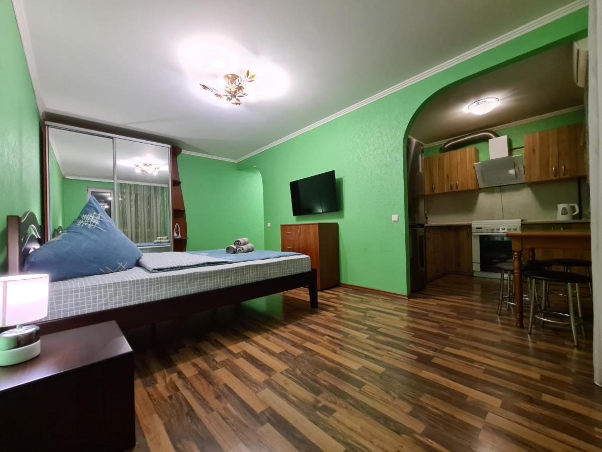 1-Room View Apartment Near Inturist On Sobornyi Avenue 143, By Grandhome Zaporizhia Exterior foto