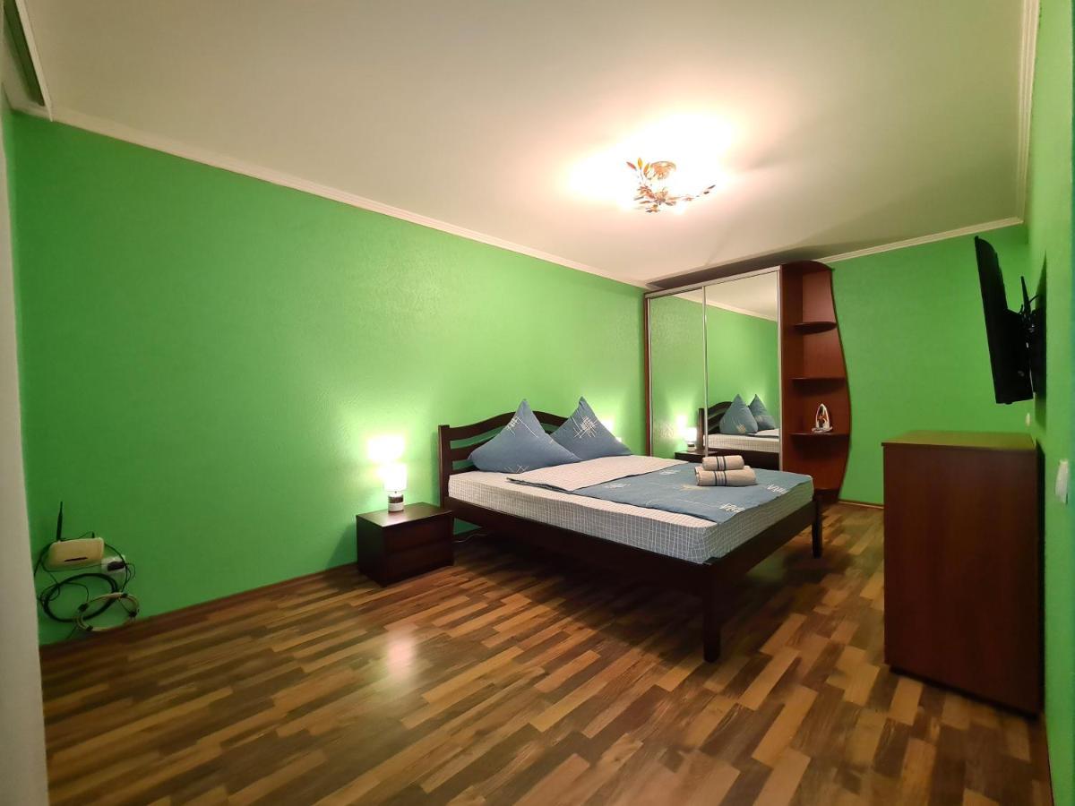 1-Room View Apartment Near Inturist On Sobornyi Avenue 143, By Grandhome Zaporizhia Exterior foto